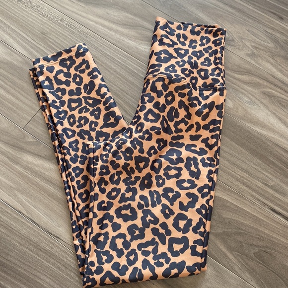 Beach Riot Two-Piece Set - High Waisted Piper Legging Leopard - Picture 7 of 7